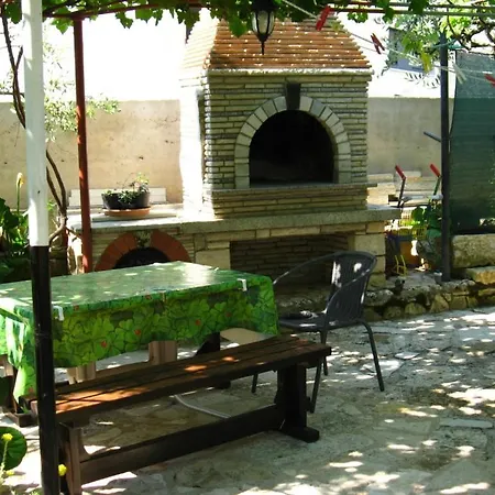 招待所 Nice With Private Terrace In 罗维尼