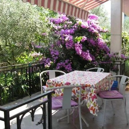 Nice With Private Terrace In 招待所 *